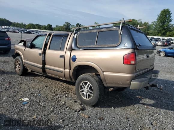 ✅ 2002 Chevrolet S-10 LS • VIN: 1GCDT13W72K134798 • Лот: 69019174. Опубликован ранее на Copart с пробегом 307 371 миль. Бесплатный доступ к архиву аукционных продаж из США и подробный отчёт об истории автомобиля на DreamBid. Изображение 2.