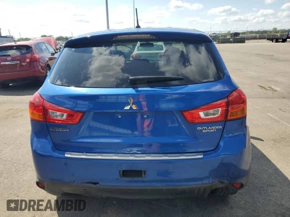 2015 Mitsubishi Outlander ES с VIN 4A4AR3AU0FE040872, выставлен на аукционе Copart как лот 69992485 с пробегом 117 674 миль миль и Списание • Salvage title. История ставок и продаж доступна на DreamBid. Изображение 6.