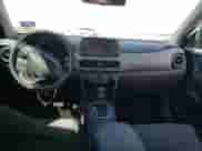 2021 Hyundai Kona SEL z VIN KM8K22AA6MU600618, wystawiony jako Copart lot #67609542 z przebiegiem 43 691 mil mil oraz . Historia ofert i sprzedaży dostępna na DreamBid. Obrazek 8.