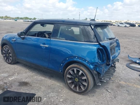 ✅ 2024 MINI Hardtop Cooper SE • VIN: WMW13DJ00R2V90507 • Lot: 42125267. Listed on IAAI with 2,576 mi. Free auction sales archive from the USA and detailed vehicle history report at DreamBid. Image 3.