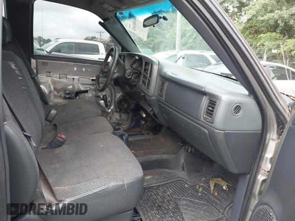 ✅ 2001 Chevrolet Silverado 1500 LS • VIN: 2GCEK19T811288343 • Лот: 43041421. Опубликован ранее на IAAI с пробегом 228 942 миль. Бесплатный доступ к архиву аукционных продаж из США и подробный отчёт об истории автомобиля на DreamBid. Изображение 5.