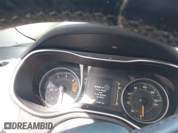 ✅ 2019 Jeep Cherokee Latitude Plus • VIN: 1C4PJMLB3KD400324 • Lot: 42227269. Wystawiony na IAAI z przebiegiem 133 897 mil. Bezpłatny archiwum sprzedaży aukcyjnych z USA i szczegółowy raport historii pojazdu na DreamBid. Zdjęcie 7.