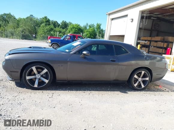 ✅ 2018 Dodge Challenger R/T • VIN: 2C3CDZBT1JH304646 • Лот: 42318186. Опубликован ранее на IAAI с пробегом 104 687 миль. Бесплатный доступ к архиву аукционных продаж из США и подробный отчёт об истории автомобиля на DreamBid. Изображение 14.