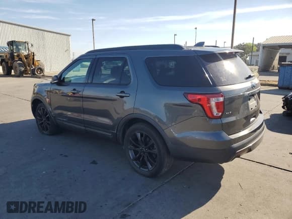 ✅ 2017 Ford Explorer XLT • VIN: 1FM5K7D80HGA12785 • Lot: 71478015. Wystawiony na Copart z przebiegiem 124 568 mil. Bezpłatny archiwum sprzedaży aukcyjnych z USA i szczegółowy raport historii pojazdu na DreamBid. Zdjęcie 2.