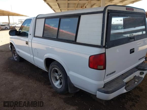 ✅ 2002 Chevrolet S-10 LS • VIN: 1GCCS145428129544 • Lot: 42294927. Listed on IAAI with 209,239 mi. Free auction sales archive from the USA and detailed vehicle history report at DreamBid. Image 3.
