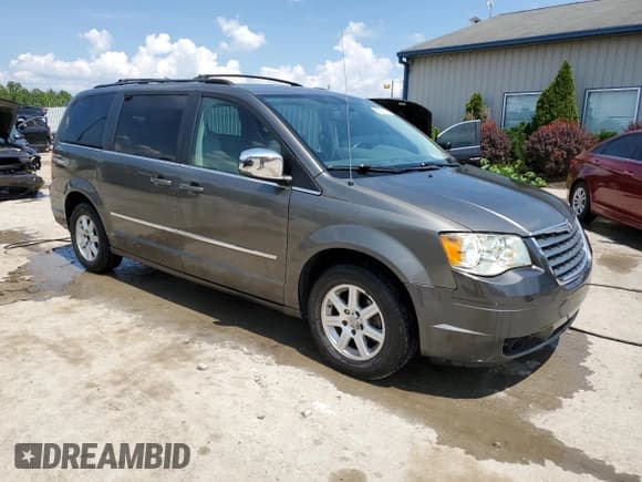 ✅ 2010 Chrysler Town & Country Touring Plus • VIN: 2A4RR8DX9AR368326 • Lot: 68322115. Wystawiony na Copart z przebiegiem 309 474 mil. Bezpłatny archiwum sprzedaży aukcyjnych z USA i szczegółowy raport historii pojazdu na DreamBid. Zdjęcie 4.