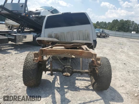 ✅ 1998 GMC Sierra 1500 • VIN: 2GTEK19R7W1505120 • Лот: 71555485. Опубликован ранее на Copart с пробегом Не указан. Бесплатный доступ к архиву аукционных продаж из США и подробный отчёт об истории автомобиля на DreamBid. Изображение 6.