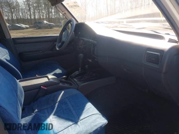 ✅ 1992 Toyota Land Cruiser • VIN: JT3FJ80W0N0049480 • Lot: 41891811. Listed on IAAI with 201,309 mi. Free auction sales archive from the USA and detailed vehicle history report at DreamBid. Image 5.