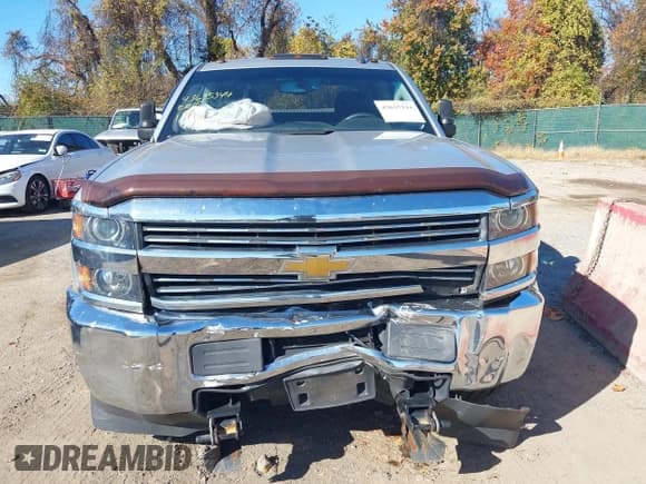 ✅ 2017 Chevrolet Silverado 2500HD Work Truck • VIN: 1GC1KUEG0HF101947 • Lot: 43635344. Wystawiony na IAAI z przebiegiem 188 245 mil. Bezpłatny archiwum sprzedaży aukcyjnych z USA i szczegółowy raport historii pojazdu na DreamBid. Zdjęcie 12.