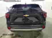 2025 Chevrolet Trax LT z VIN KL77LHEP3SC240426, wystawiony jako Copart lot #85428065 z przebiegiem 18 472 mil mil oraz Czysty tytuł • Clean title. Historia ofert i sprzedaży dostępna na DreamBid. Obrazek 6.