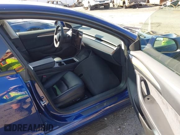 ✅ 2023 Tesla Model 3 Long Range • VIN: 5YJ3E1EB0PF620745 • Lot: 42010603. Wystawiony na IAAI z przebiegiem 39 846 mil. Bezpłatny archiwum sprzedaży aukcyjnych z USA i szczegółowy raport historii pojazdu na DreamBid. Zdjęcie 5.