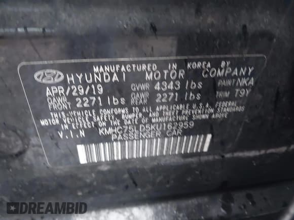 ✅ 2019 Hyundai Ioniq Limited • VIN: KMHC75LD5KU162959 • Lot: 41081074. Wystawiony na IAAI z przebiegiem 80 014 mil. Bezpłatny archiwum sprzedaży aukcyjnych z USA i szczegółowy raport historii pojazdu na DreamBid. Zdjęcie 9.