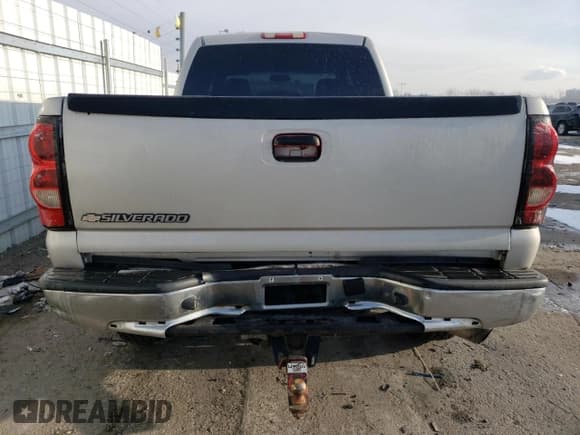 ✅ 2006 Chevrolet Silverado 2500HD Work Truck • VIN: 1GCHC23U46F164247 • Лот: 45754555. Опубликован ранее на Copart с пробегом 259 121 миль. Бесплатный доступ к архиву аукционных продаж из США и подробный отчёт об истории автомобиля на DreamBid. Изображение 6.