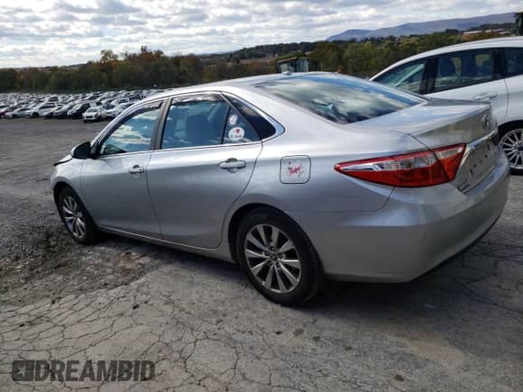2016 Toyota Camry LE z VIN 4T4BF1FK9GR524564, wystawiony jako Copart lot #85877445 z przebiegiem 114 858 mil mil oraz Szkoda całkowita • Salvage title. Historia ofert i sprzedaży dostępna na DreamBid. Obrazek 2.