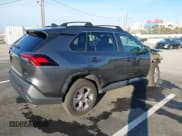 ✅ 2023 Toyota RAV4 XLE • VIN: 2T3W1RFV3PW247789 • Lot: 43631766. Wystawiony na IAAI z przebiegiem 41 846 mil. Bezpłatny archiwum sprzedaży aukcyjnych z USA i szczegółowy raport historii pojazdu na DreamBid. Zdjęcie 4.