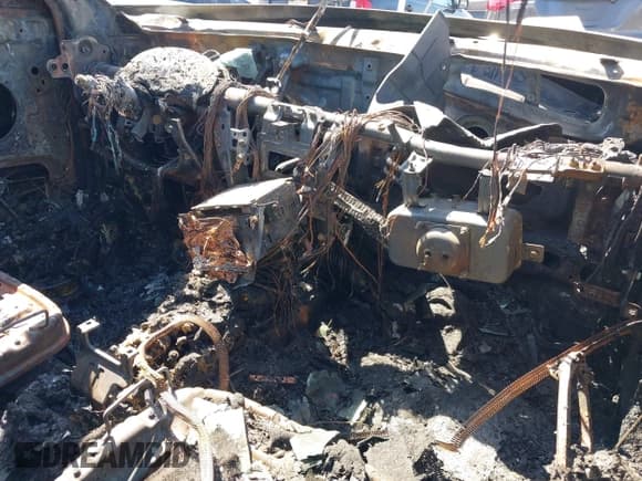 ✅ 2016 Hyundai Veloster Turbo • VIN: KMHTC6AE2GU291956 • Lot: 40088117. Wystawiony na IAAI z przebiegiem Nie podano. Bezpłatny archiwum sprzedaży aukcyjnych z USA i szczegółowy raport historii pojazdu na DreamBid. Zdjęcie 5.