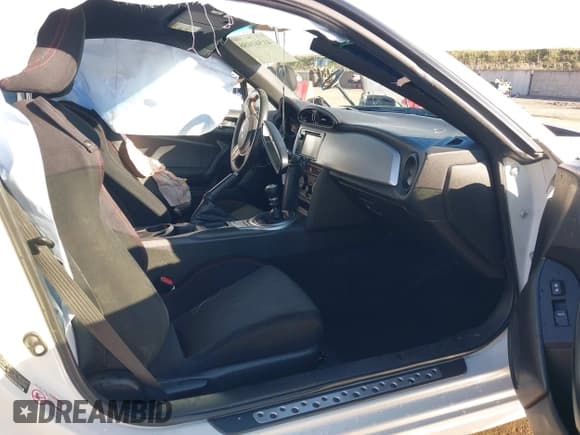 ✅ 2013 Subaru BRZ Premium • VIN: JF1ZCAB11D1601451 • Lot: 41561086. Wystawiony na IAAI z przebiegiem 136 884 mil. Bezpłatny archiwum sprzedaży aukcyjnych z USA i szczegółowy raport historii pojazdu na DreamBid. Zdjęcie 5.