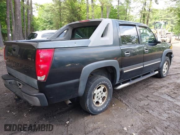 ✅ 2005 Chevrolet Avalanche Z66 • VIN: 3GNEC12Z15G136484 • Lot: 42390475. Listed on IAAI with 105,097 mi. Free auction sales archive from the USA and detailed vehicle history report at DreamBid. Image 4.