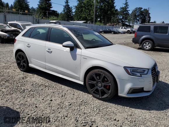 ✅ 2017 Audi A3 e-tron Sportback Premium • VIN: WAUUPBFFXHA041081 • Lot: 60322015. Listed on Copart with 107,537 mi. Free auction sales archive from the USA and detailed vehicle history report at DreamBid. Image 4.
