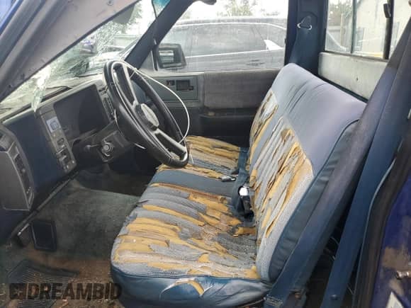 1988 Chevrolet S-10 X96 с VIN 1GCCS14Z3J8214845, выставлен на аукционе Copart как лот 72247704 с пробегом 179 905 миль миль и На запчасти • Non repairable. История ставок и продаж доступна на DreamBid. Изображение 7.