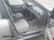 ✅ 2000 Toyota Camry LE • VIN: JT2BG22KXY0418018 • Lot: 43381609. Wystawiony na IAAI z przebiegiem 169 958 mil. Bezpłatny archiwum sprzedaży aukcyjnych z USA i szczegółowy raport historii pojazdu na DreamBid. Zdjęcie 5.