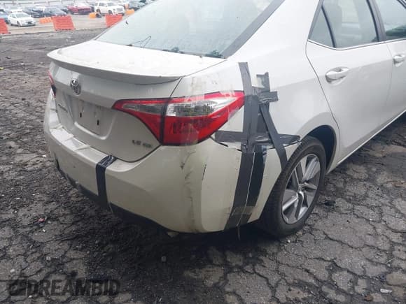 ✅ 2015 Toyota Corolla LE Eco • VIN: 5YFBPRHE6FP245358 • Lot: 42528722. Wystawiony na IAAI z przebiegiem 41 235 mil. Bezpłatny archiwum sprzedaży aukcyjnych z USA i szczegółowy raport historii pojazdu na DreamBid. Zdjęcie 6.