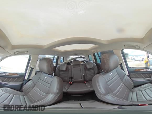 ✅ 2017 Mercedes-Benz GLS 63 AMG • VIN: 4JGDF7FE4HA928830 • Lot: 60071175. Wystawiony na Copart z przebiegiem 48 854 mil. Bezpłatny archiwum sprzedaży aukcyjnych z USA i szczegółowy raport historii pojazdu na DreamBid. Zdjęcie 14.