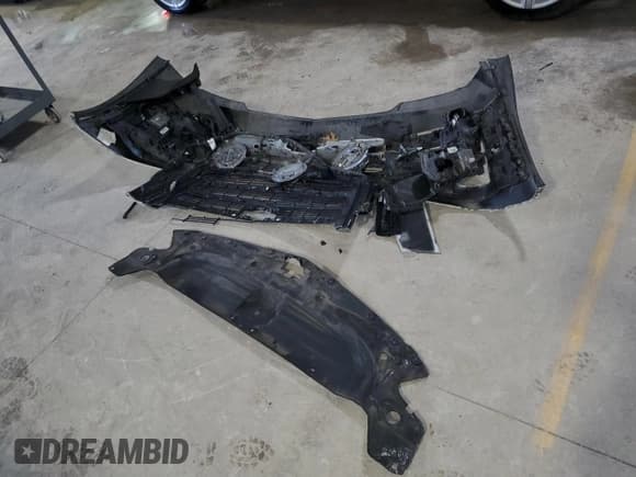 ✅ 2017 Cadillac Escalade ESV Premium Luxury • VIN: 1GYS3JKJ1HR178965 • Lot: 79697024. Listed on Copart with 90,272 mi. Free auction sales archive from the USA and detailed vehicle history report at DreamBid. Image 13.