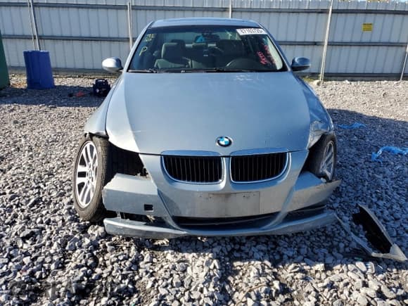 ✅ 2006 BMW 3 Series 325i • VIN: WBAVB17596NK37957 • Lot: 87103725. Wystawiony na Copart z przebiegiem 107 303 mil. Bezpłatny archiwum sprzedaży aukcyjnych z USA i szczegółowy raport historii pojazdu na DreamBid. Zdjęcie 5.