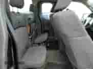 2015 Nissan Frontier S z VIN 1N6BD0CT3FN704639, wystawiony jako Copart lot #64241325 z przebiegiem 98 871 mil mil oraz Szkoda całkowita • Salvage title. Historia ofert i sprzedaży dostępna na DreamBid. Obrazek 10.