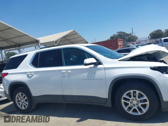 ✅ 2018 Chevrolet Traverse LT Cloth • VIN: 1GNERGKW4JJ159788 • Lot: 42852665. Listed on IAAI with 101,422 mi. Free auction sales archive from the USA and detailed vehicle history report at DreamBid. Image 13.