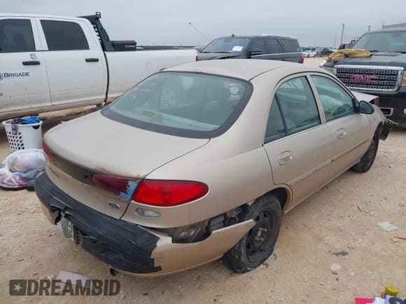 ✅ 1998 Ford Escort SE • VIN: 1FAFP13P7WW206903 • Lot: 41430681. Wystawiony na IAAI z przebiegiem 176 864 mil. Bezpłatny archiwum sprzedaży aukcyjnych z USA i szczegółowy raport historii pojazdu na DreamBid. Zdjęcie 4.