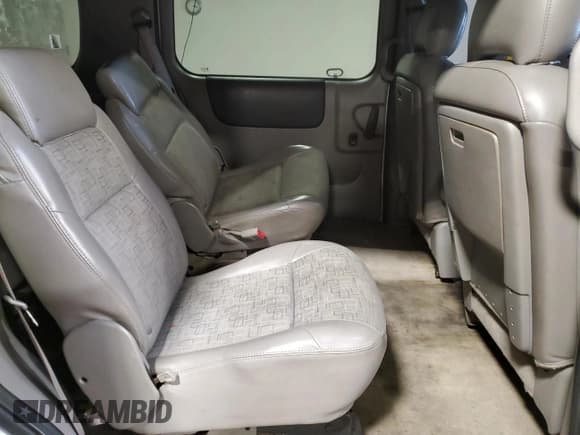 ✅ 2006 Pontiac Montana • VIN: 1GMDV33LX6D247971 • Lot: 88885165. Wystawiony na Copart z przebiegiem 189 783 mil. Bezpłatny archiwum sprzedaży aukcyjnych z USA i szczegółowy raport historii pojazdu na DreamBid. Zdjęcie 11.