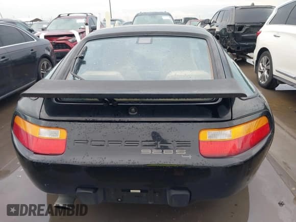 ✅ 1988 Porsche 928 • VIN: WP0JB0926JS861272 • Lot: 42355971. Wystawiony na IAAI z przebiegiem 87 560 mil. Bezpłatny archiwum sprzedaży aukcyjnych z USA i szczegółowy raport historii pojazdu na DreamBid. Zdjęcie 16.