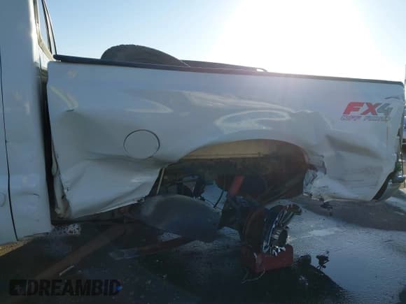 ✅ 2003 Ford F-250 XL • VIN: 1FTNX21F73EA48506 • Lot: 40266326. Wystawiony na IAAI z przebiegiem Nie podano. Bezpłatny archiwum sprzedaży aukcyjnych z USA i szczegółowy raport historii pojazdu na DreamBid. Zdjęcie 13.