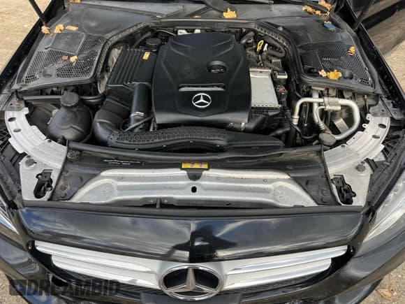 ✅ 2016 Mercedes-Benz C 300 • VIN: 55SWF4KB4GU124894 • Lot: 43749315. Wystawiony na IAAI z przebiegiem 99 095 mil. Bezpłatny archiwum sprzedaży aukcyjnych z USA i szczegółowy raport historii pojazdu na DreamBid. Zdjęcie 9.