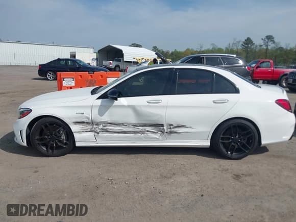 ✅ 2019 Mercedes-Benz C 43 AMG • VIN: 55SWF6EB6KU304488 • Lot: 42007033. Wystawiony na IAAI z przebiegiem 55 496 mil. Bezpłatny archiwum sprzedaży aukcyjnych z USA i szczegółowy raport historii pojazdu na DreamBid. Zdjęcie 14.