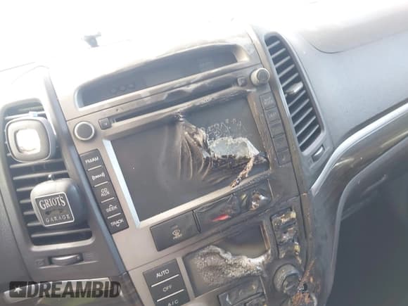 ✅ 2011 Hyundai Santa Fe Limited • VIN: 5XYZKDAG7BG079913 • Lot: 43451157. Listed on IAAI with 85,129 mi. Free auction sales archive from the USA and detailed vehicle history report at DreamBid. Image 12.