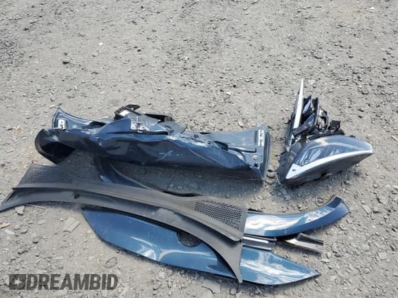 ✅ 2023 Volkswagen ID.4 Pro • VIN: 1V2DNPE8XPC049028 • Lot: 61065785. Listed on Copart with 14,650 mi. Free auction sales archive from the USA and detailed vehicle history report at DreamBid. Image 13.