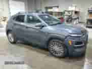 2021 Hyundai Kona SEL z VIN KM8K2CAA1MU673532, wystawiony jako Copart lot #66547565 z przebiegiem 143 139 mil mil oraz Szkoda całkowita • Salvage title. Historia ofert i sprzedaży dostępna na DreamBid. Obrazek 4.