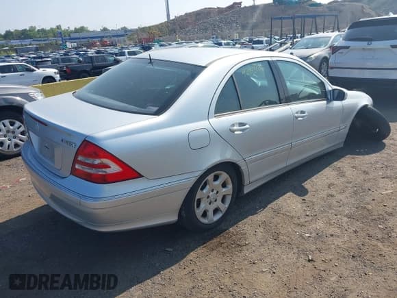 ✅ 2006 Mercedes-Benz C 280 Luxury • VIN: WDBRF92H16F777434 • Lot: 42943036. Wystawiony na IAAI z przebiegiem 143 034 mil. Bezpłatny archiwum sprzedaży aukcyjnych z USA i szczegółowy raport historii pojazdu na DreamBid. Zdjęcie 4.