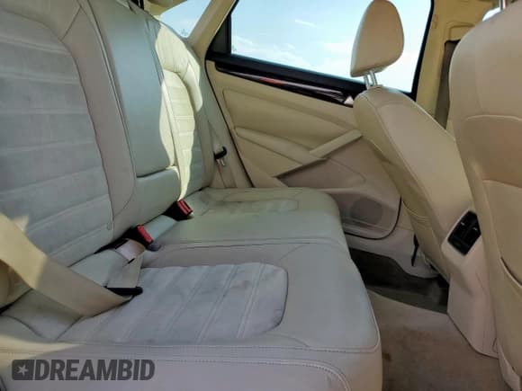 ✅ 2014 Volkswagen Passat SEL Premium • VIN: 1VWCM7A37EC095677 • Lot: 80901495. Wystawiony na Copart z przebiegiem 131 498 mil. Bezpłatny archiwum sprzedaży aukcyjnych z USA i szczegółowy raport historii pojazdu na DreamBid. Zdjęcie 10.