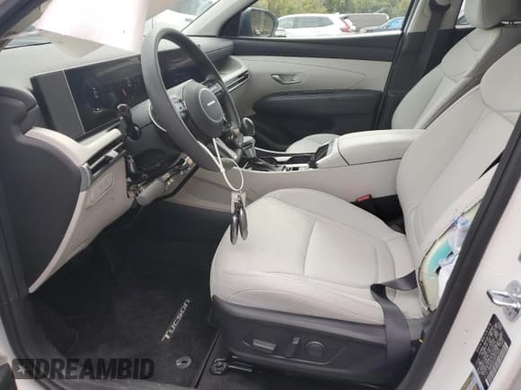 ✅ 2025 Hyundai Tucson SEL • VIN: 3KMJBCDE3SE015928 • Lot: 85598865. Listed on Copart with 1,105 mi. Free auction sales archive from the USA and detailed vehicle history report at DreamBid. Image 7.