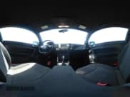 ✅ 2018 Volkswagen Beetle S • VIN: 3VWFD7AT0JM709426 • Lot: 42503211. Wystawiony na IAAI z przebiegiem 87 778 mil. Bezpłatny archiwum sprzedaży aukcyjnych z USA i szczegółowy raport historii pojazdu na DreamBid. Zdjęcie 18.