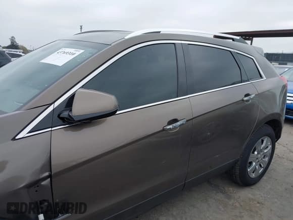 ✅ 2014 Cadillac SRX Luxury Collection • VIN: 3GYFNBE33ES685843 • Lot: 43769310. Wystawiony na IAAI z przebiegiem 145 056 mil. Bezpłatny archiwum sprzedaży aukcyjnych z USA i szczegółowy raport historii pojazdu na DreamBid. Zdjęcie 14.