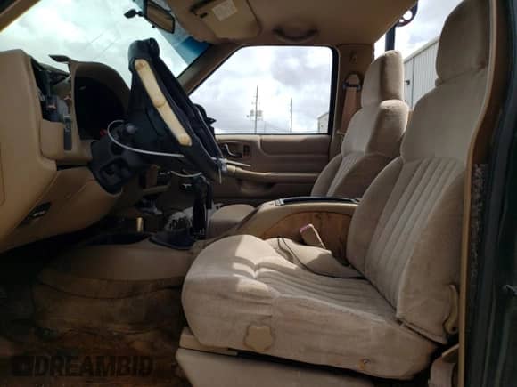 ✅ 2002 Chevrolet S-10 • VIN: 1GCCS14W128178418 • Lot: 85558395. Listed on Copart with Not provided. Free auction sales archive from the USA and detailed vehicle history report at DreamBid. Image 7.