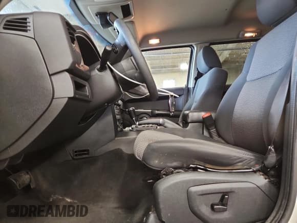 ✅ 2010 Jeep Commander Sport • VIN: 1J4RG4GK4AC157137 • Lot: 64207395. Listed on Copart with 208,526 mi. Free auction sales archive from the USA and detailed vehicle history report at DreamBid. Image 7.