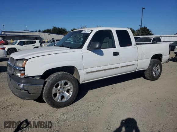 ✅ 2005 Chevrolet Silverado 1500 LS • VIN: 2GCEC19V551350902 • Лот: 77663614. Опубликован ранее на Copart с пробегом 193 995 миль. Бесплатный доступ к архиву аукционных продаж из США и подробный отчёт об истории автомобиля на DreamBid. Изображение 1.