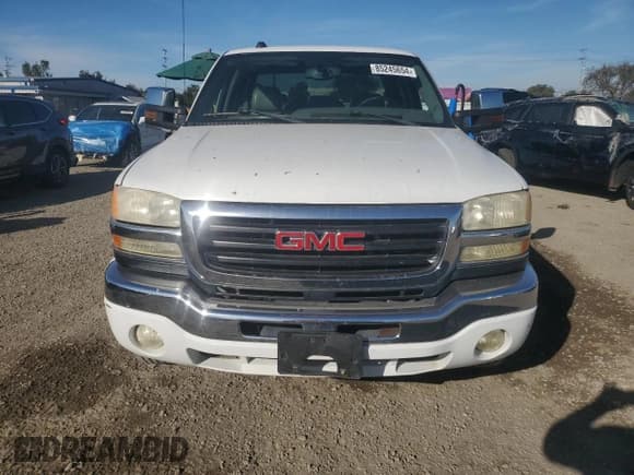 ✅ 2005 GMC Sierra 1500 • VIN: 1GTHC23275F938231 • Лот: 85245654. Опубликован ранее на Copart с пробегом 131 868 миль. Бесплатный доступ к архиву аукционных продаж из США и подробный отчёт об истории автомобиля на DreamBid. Изображение 5.