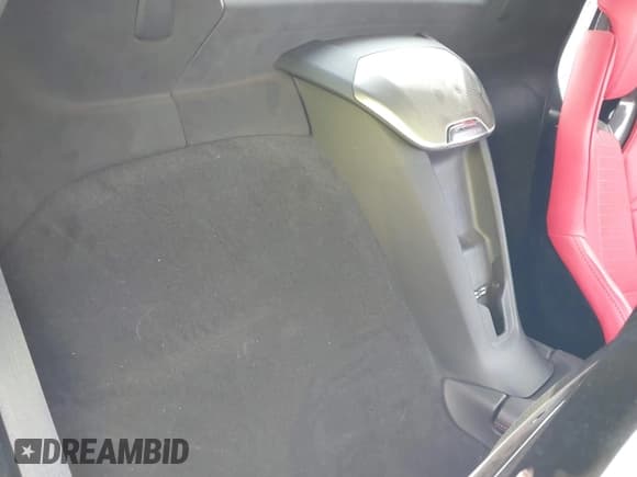 ✅ 2021 Chevrolet Corvette 3LT • VIN: 1G1YC3D4XM5125050 • Lot: 41587339. Wystawiony na IAAI z przebiegiem 10 340 mil. Bezpłatny archiwum sprzedaży aukcyjnych z USA i szczegółowy raport historii pojazdu na DreamBid. Zdjęcie 8.